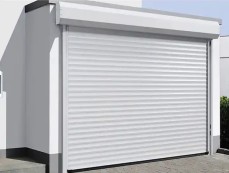 Puerta de garaje de aluminio
